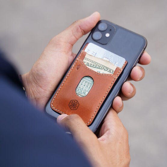 Roma - Porte-cartes pour smartphone (Stick on) en Tan