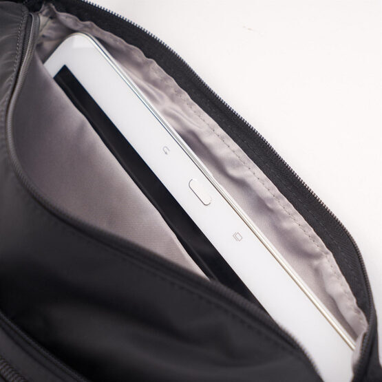 Eye Medium Shoulder Bag RFID en noir
